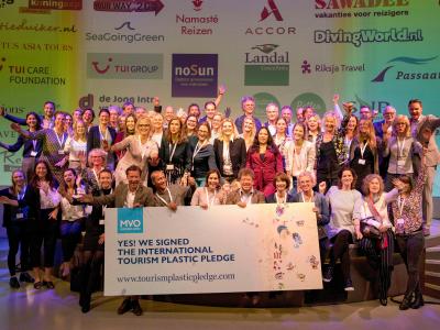 100 companies in tourism sign at ANVR's Sustainability event to reduce plastic waste at holiday destinations